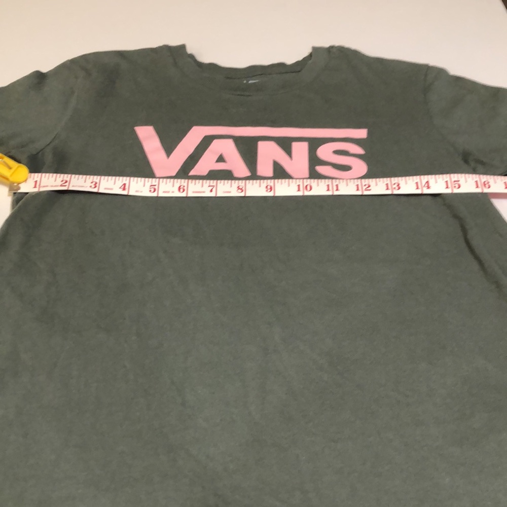 VANS Girl’s 100% Cotton Olive Green T-Shirt w/Light Pink Front Logo. Size Small.